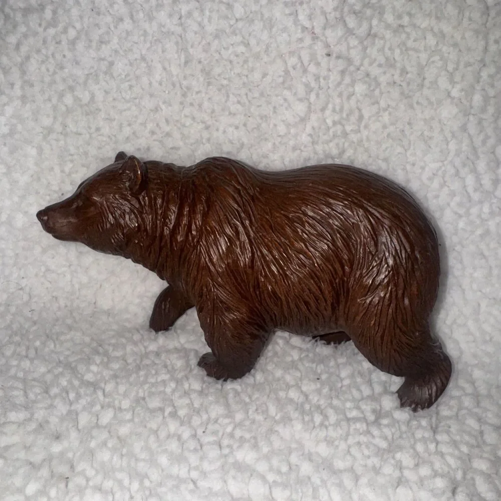 Vintage Red Mill Mfg Carved Brown Grizzly Bear Figurine Pecan Resin 1987